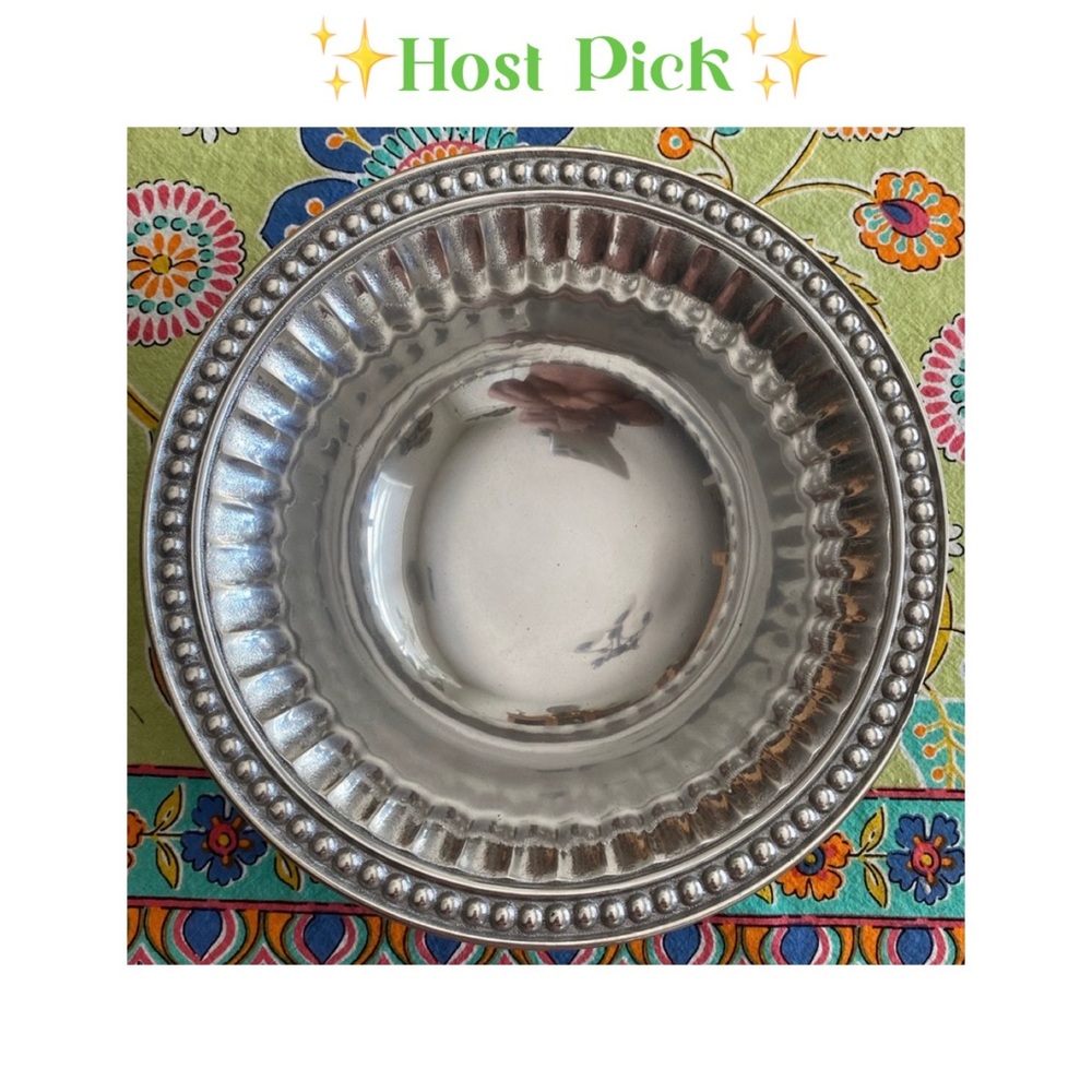 🌟HP⭐️ Wilton Armetale Flutes and Pearls Bowl
